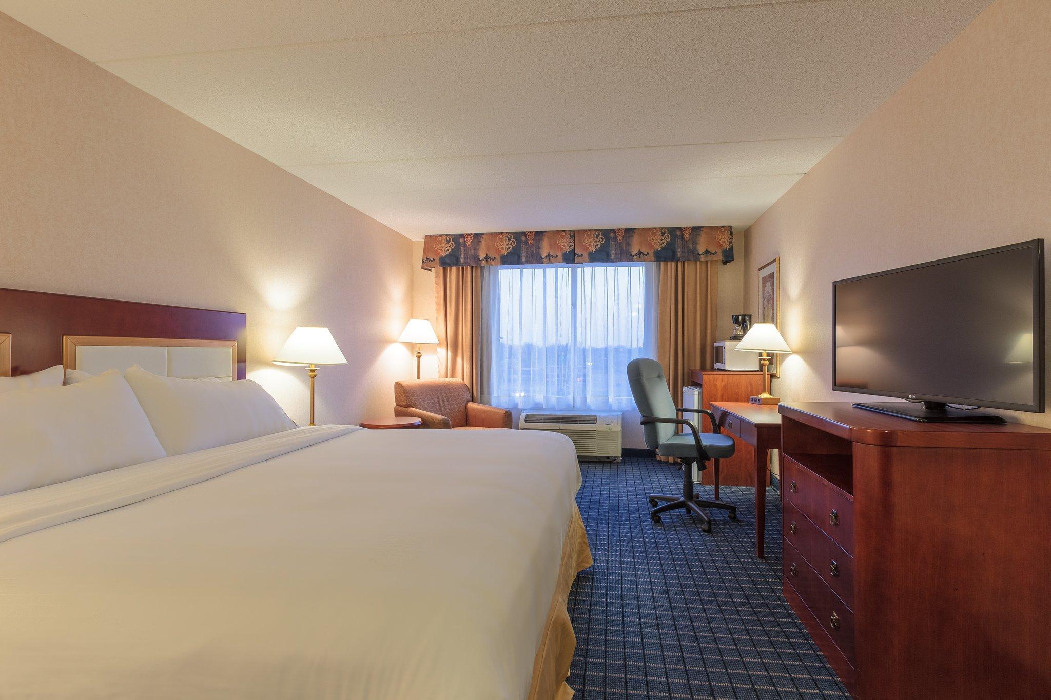 Holiday Inn Express & Suites - Belleville By Ihg מראה חיצוני תמונה