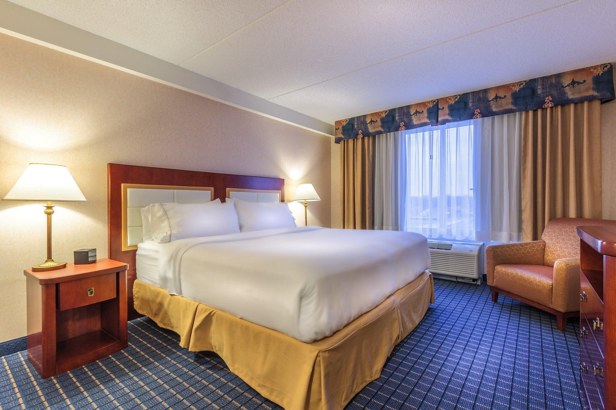 Holiday Inn Express & Suites - Belleville By Ihg מראה חיצוני תמונה