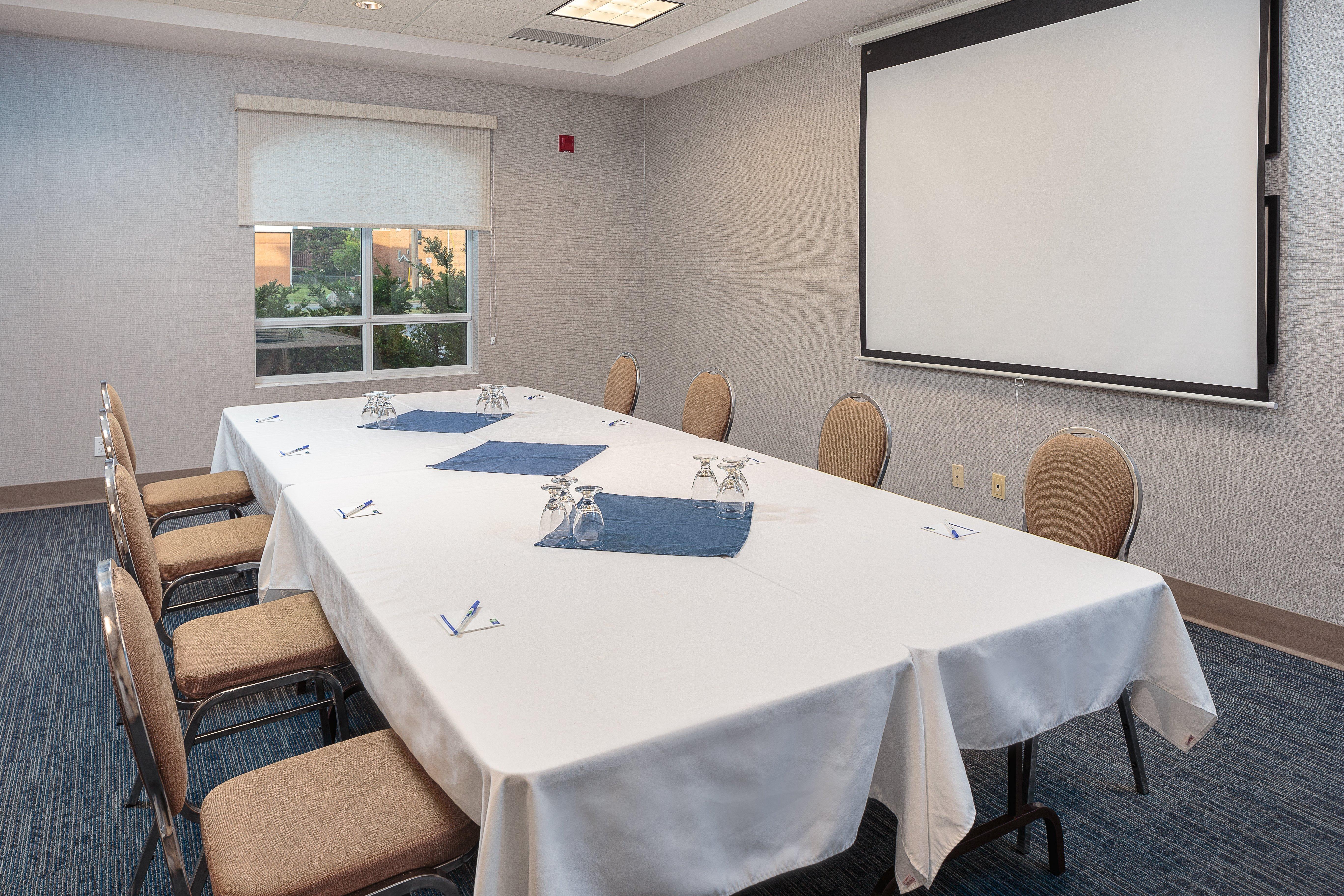 Holiday Inn Express & Suites - Belleville By Ihg מראה חיצוני תמונה