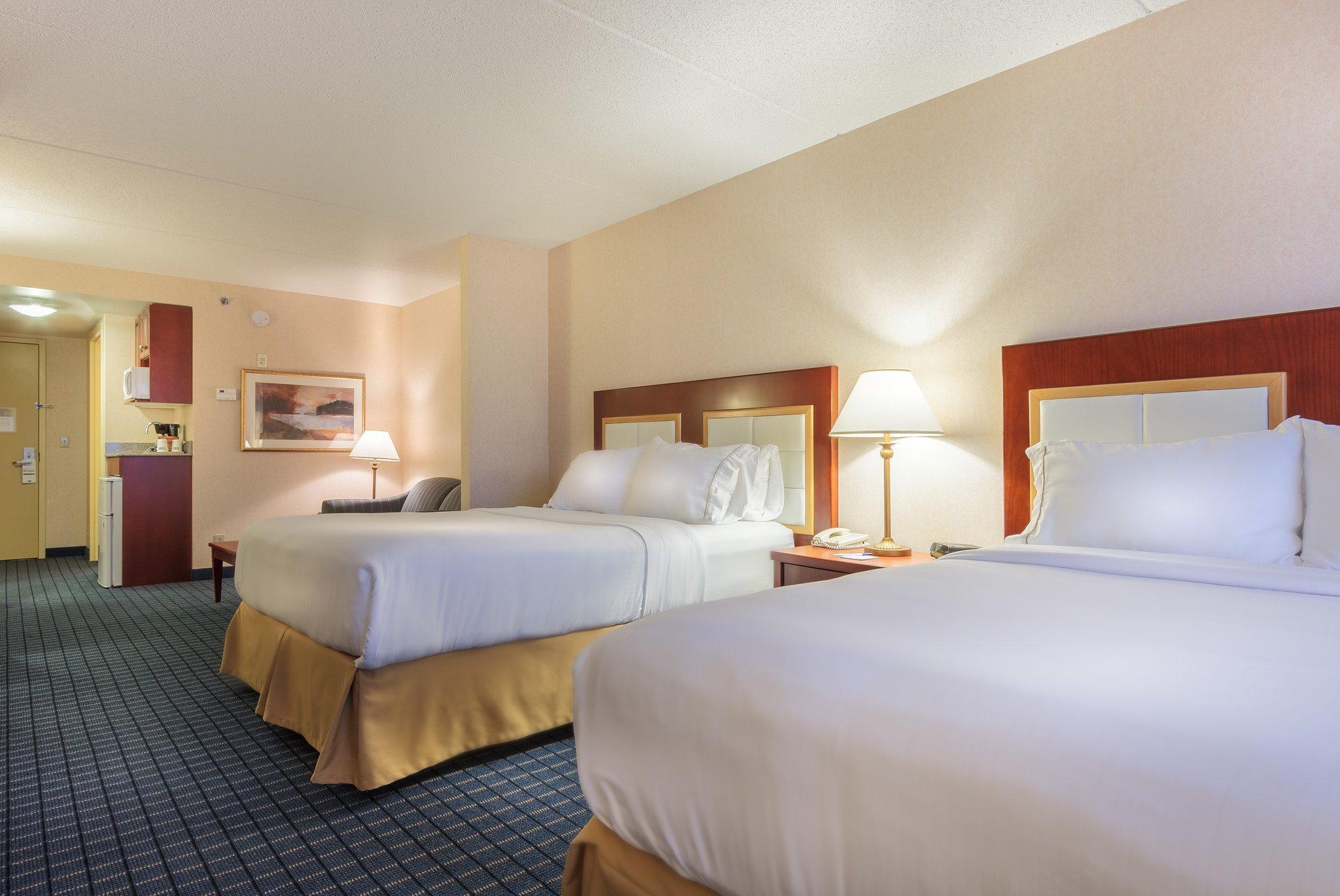 Holiday Inn Express & Suites - Belleville By Ihg מראה חיצוני תמונה