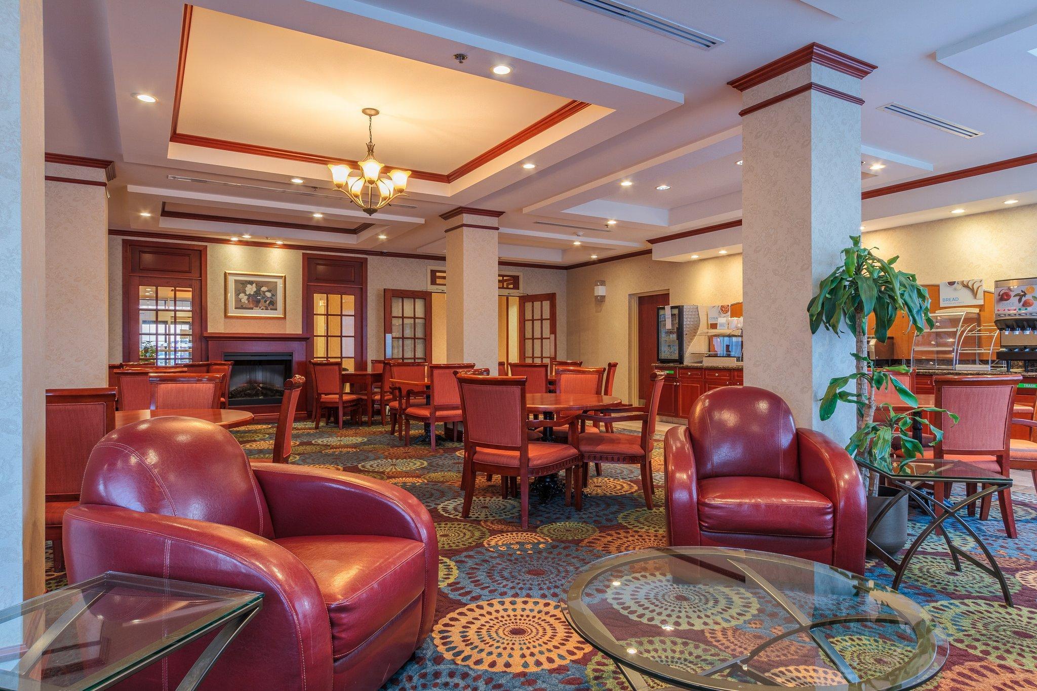 Holiday Inn Express & Suites - Belleville By Ihg מראה חיצוני תמונה