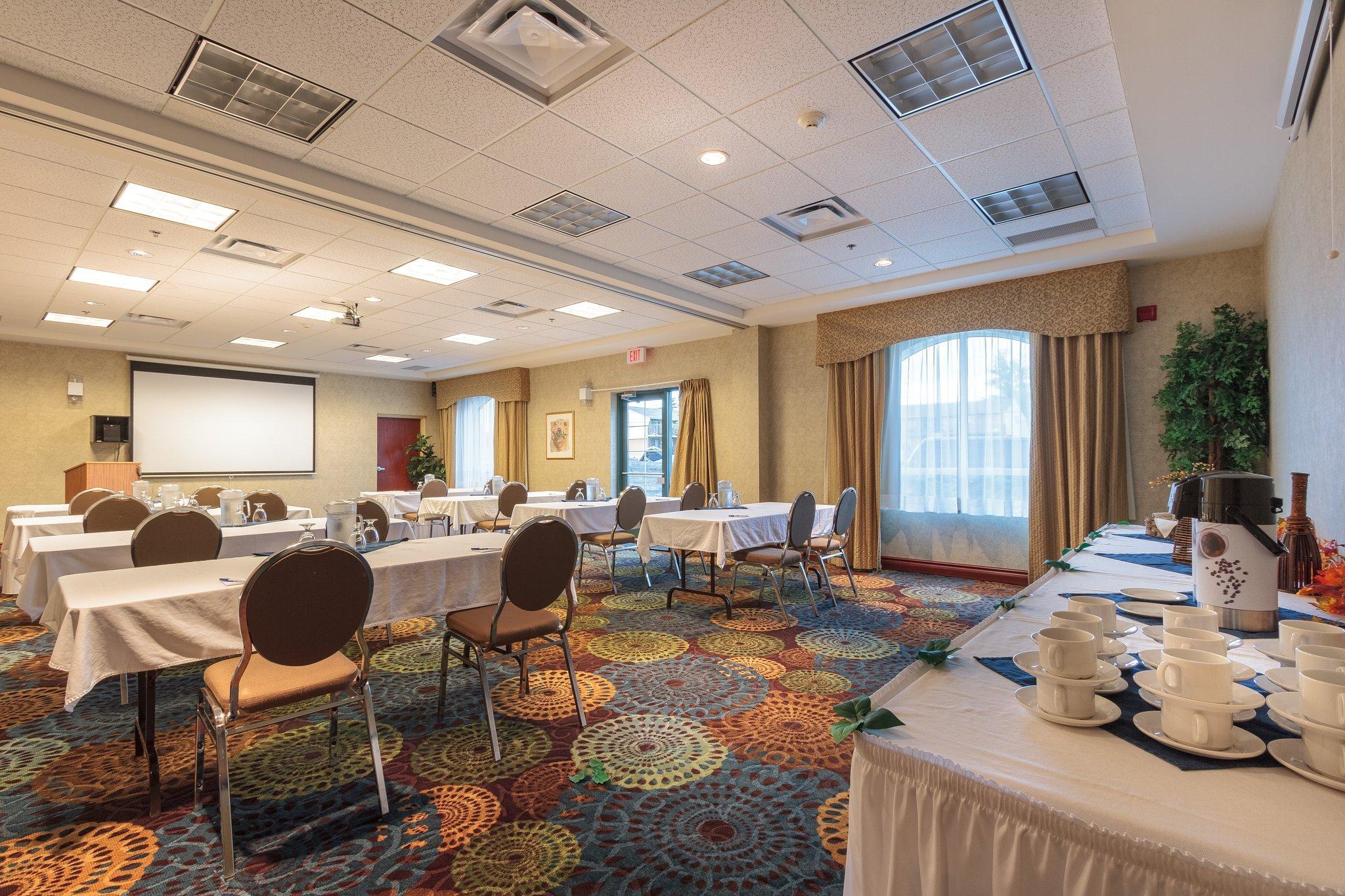 Holiday Inn Express & Suites - Belleville By Ihg מראה חיצוני תמונה