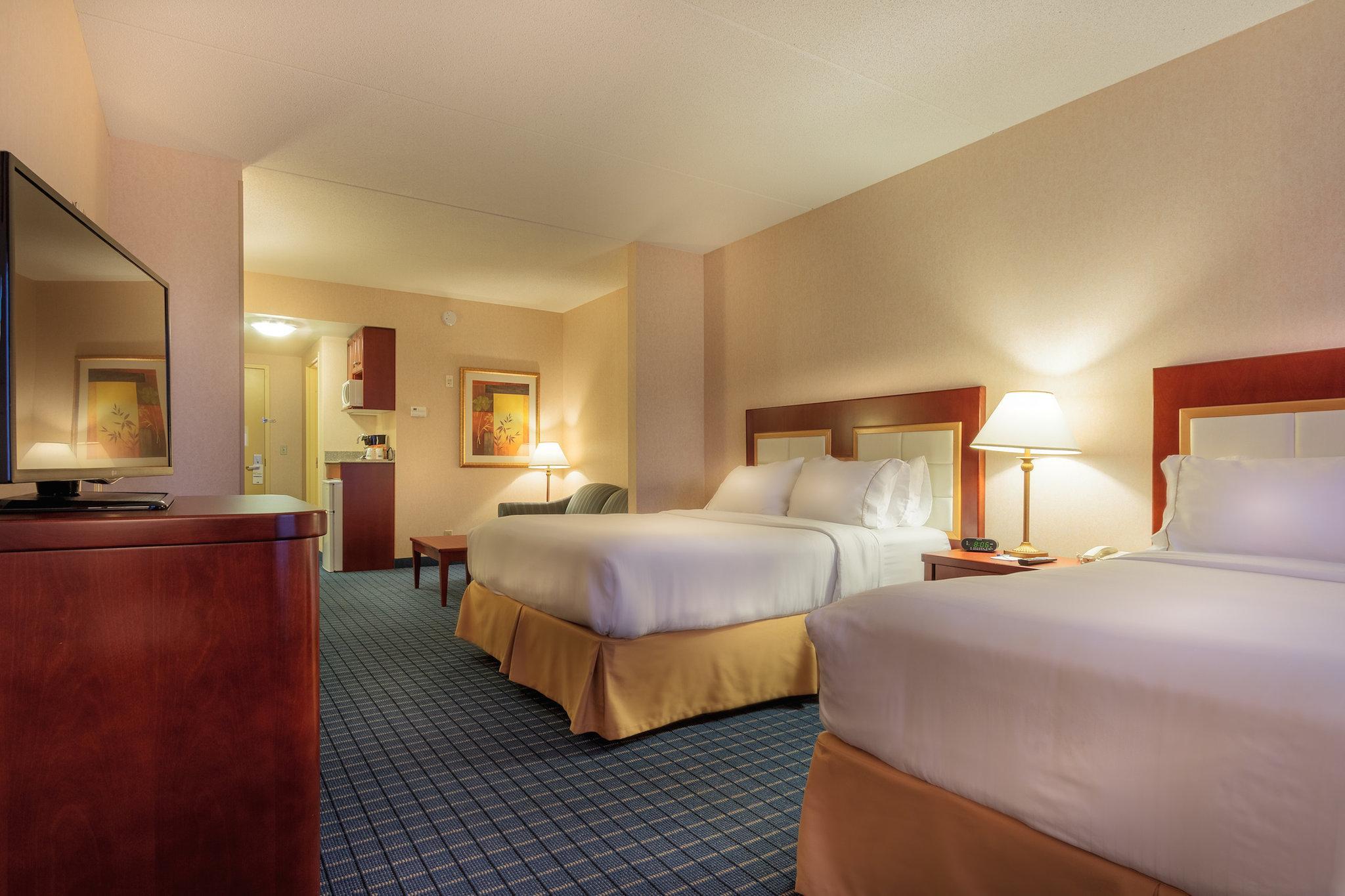Holiday Inn Express & Suites - Belleville By Ihg מראה חיצוני תמונה