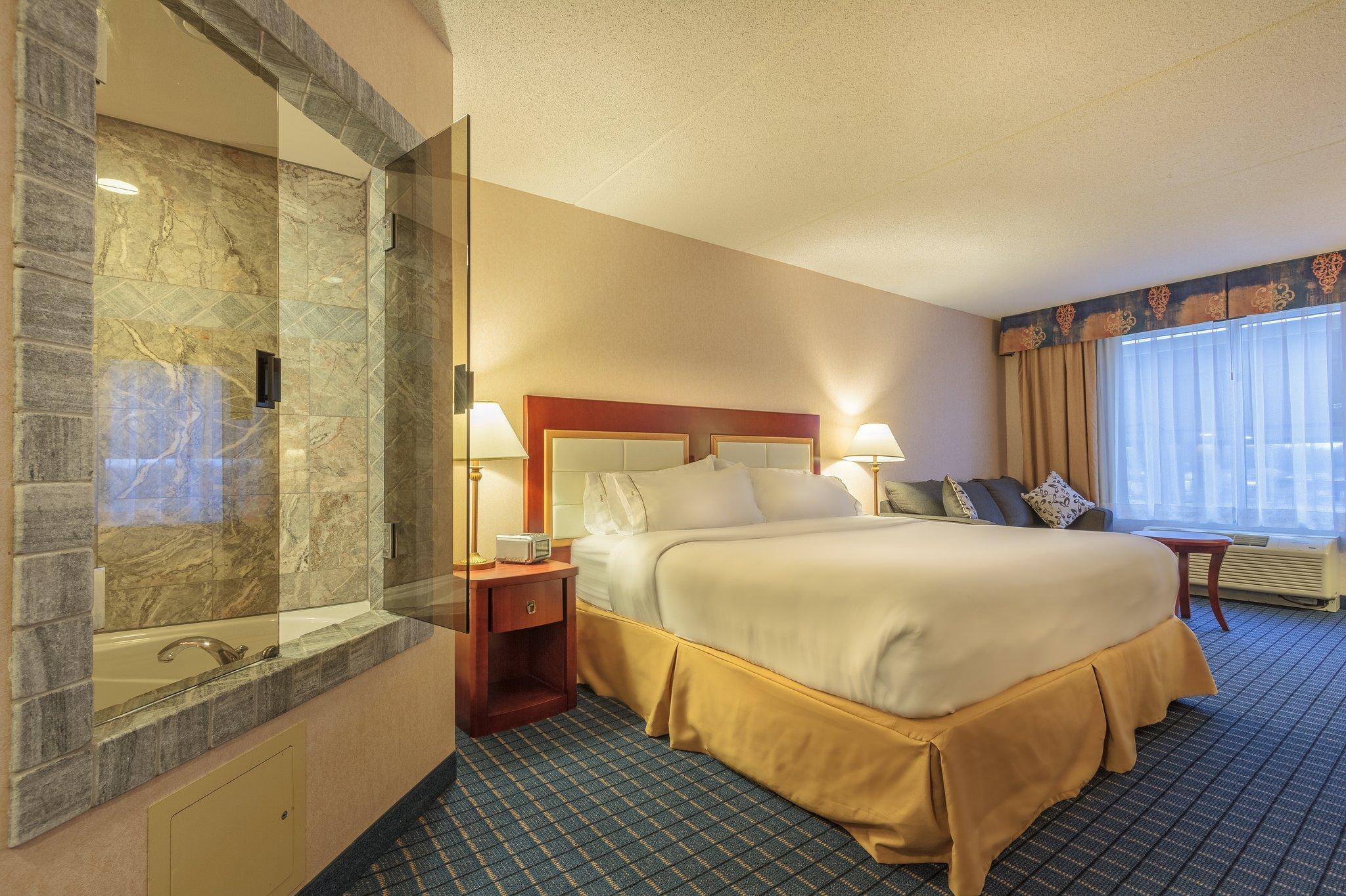 Holiday Inn Express & Suites - Belleville By Ihg מראה חיצוני תמונה