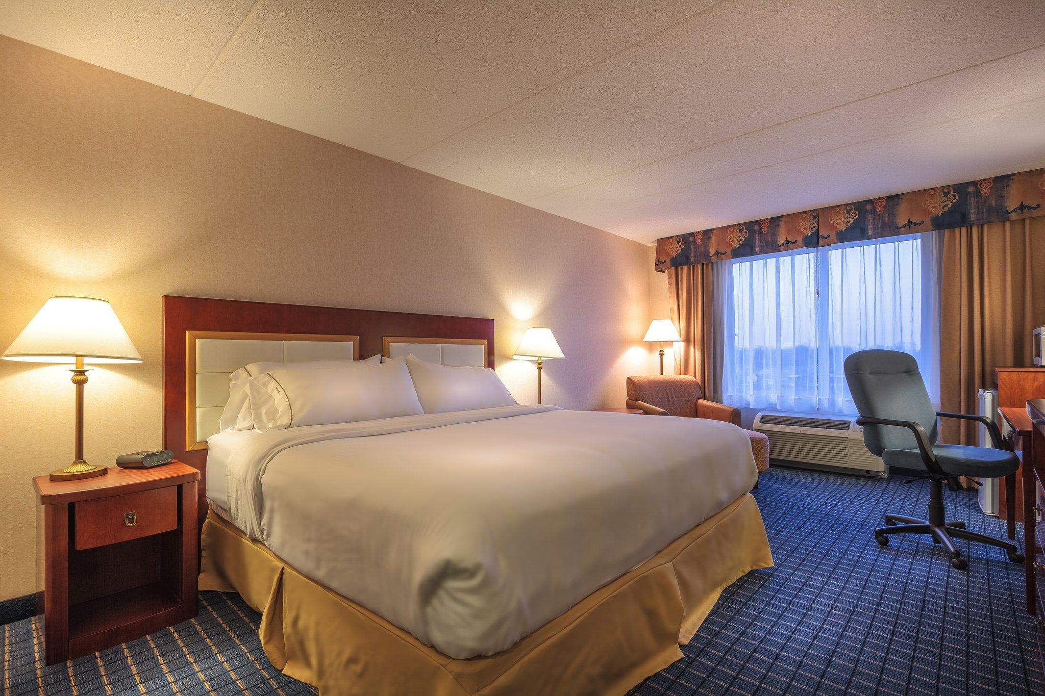 Holiday Inn Express & Suites - Belleville By Ihg מראה חיצוני תמונה