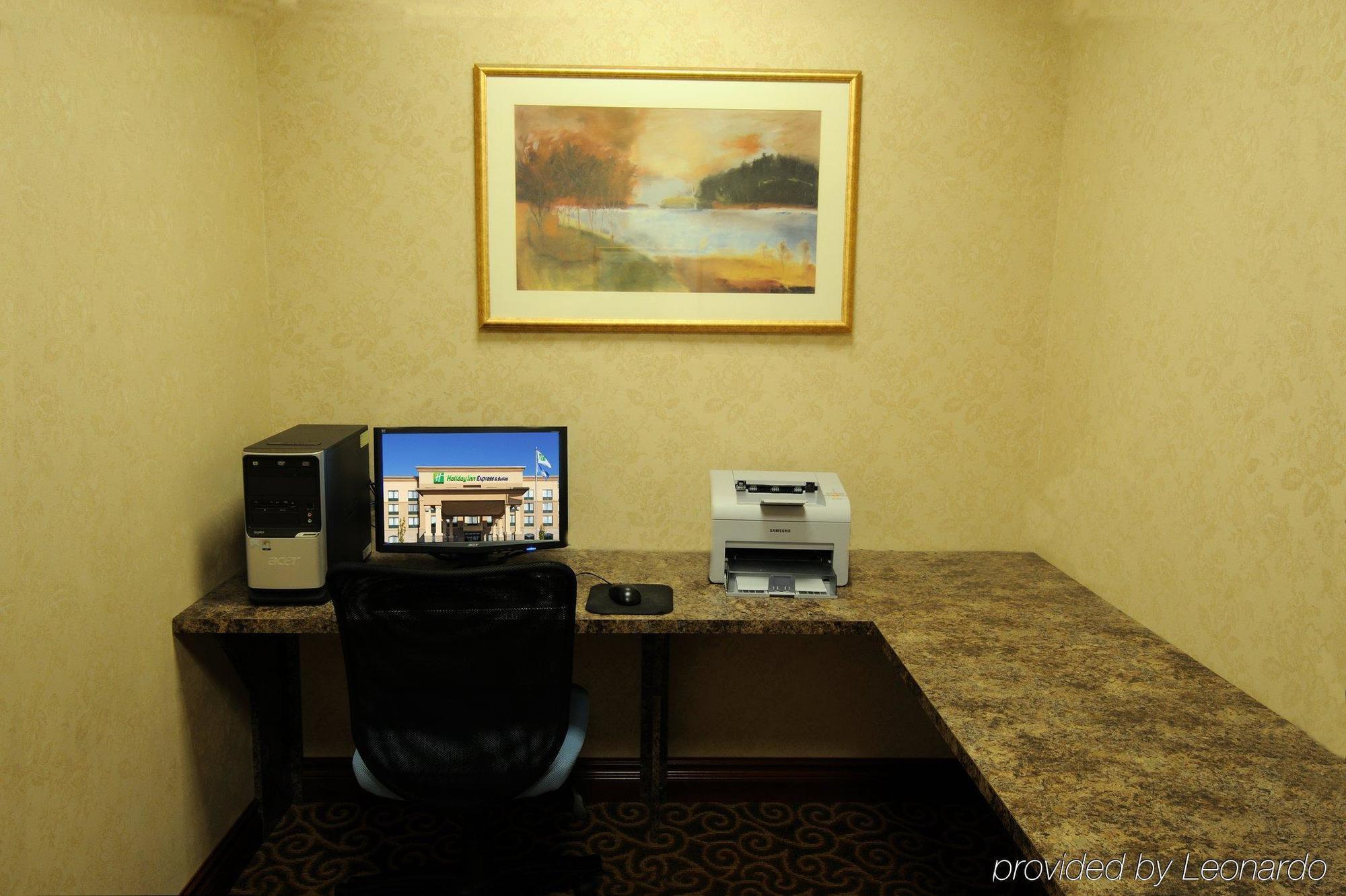 Holiday Inn Express & Suites - Belleville By Ihg מתקנים תמונה