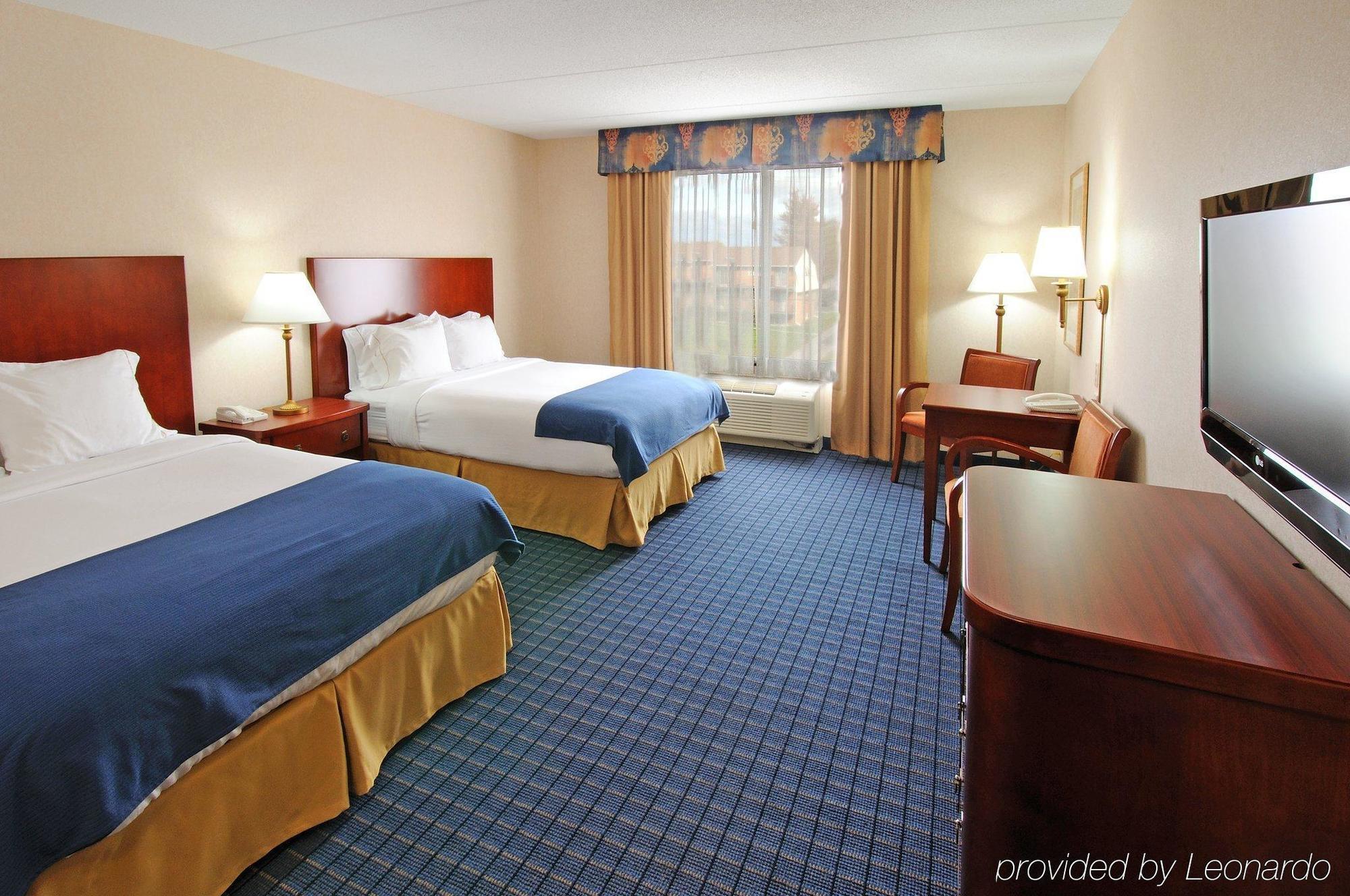 Holiday Inn Express & Suites - Belleville By Ihg חדר תמונה