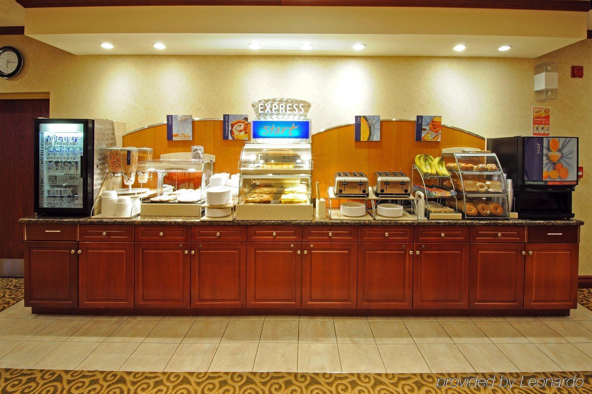 Holiday Inn Express & Suites - Belleville By Ihg מסעדה תמונה