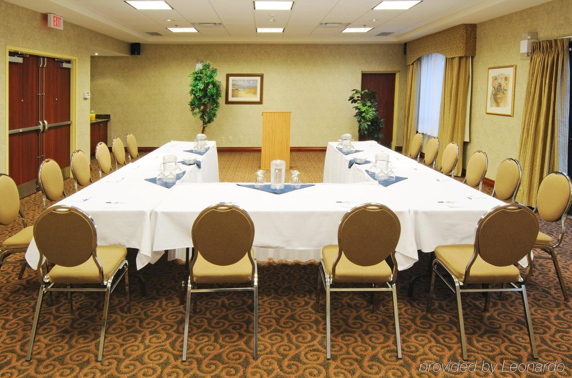 Holiday Inn Express & Suites - Belleville By Ihg מתקנים תמונה