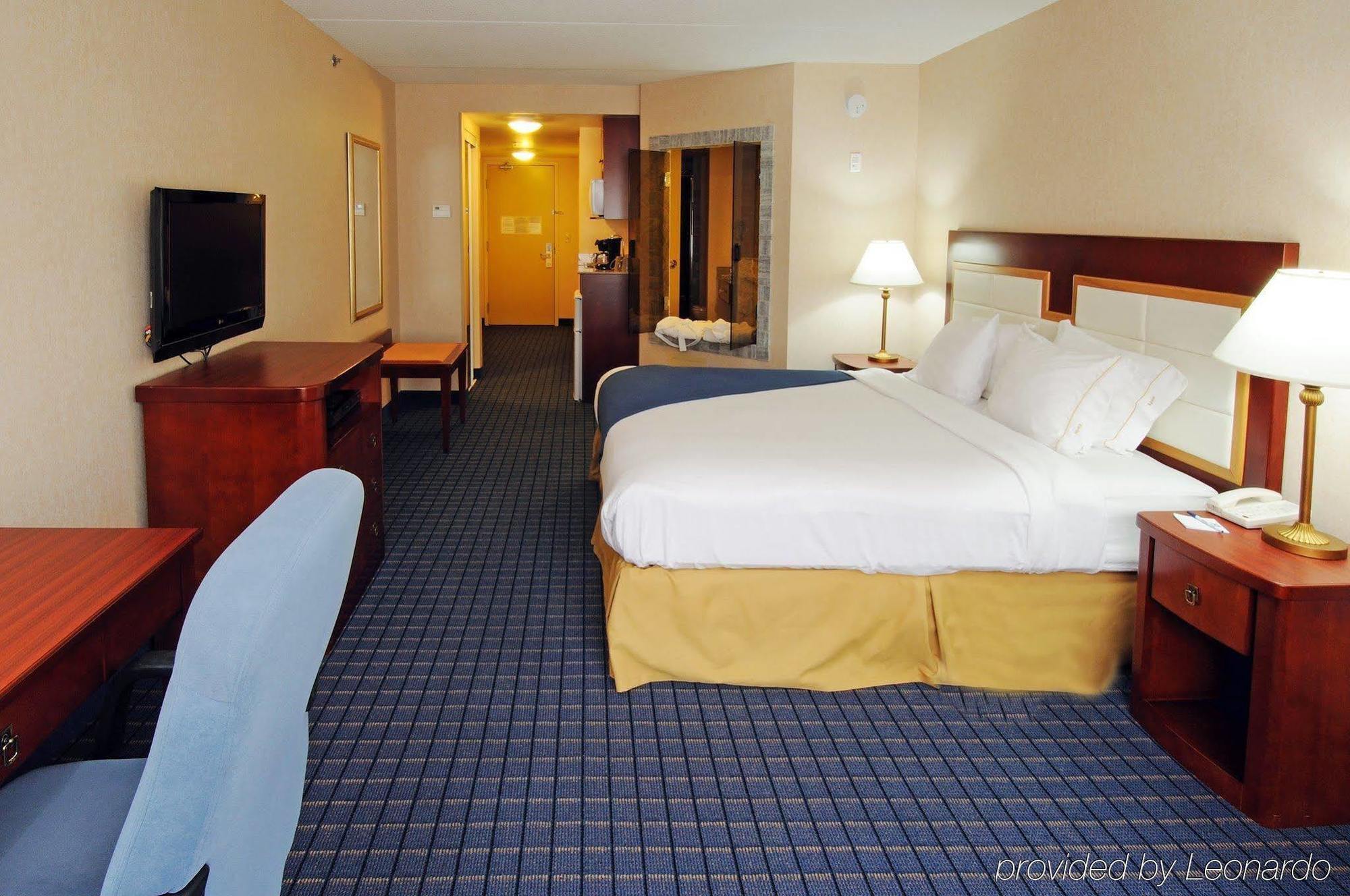 Holiday Inn Express & Suites - Belleville By Ihg חדר תמונה
