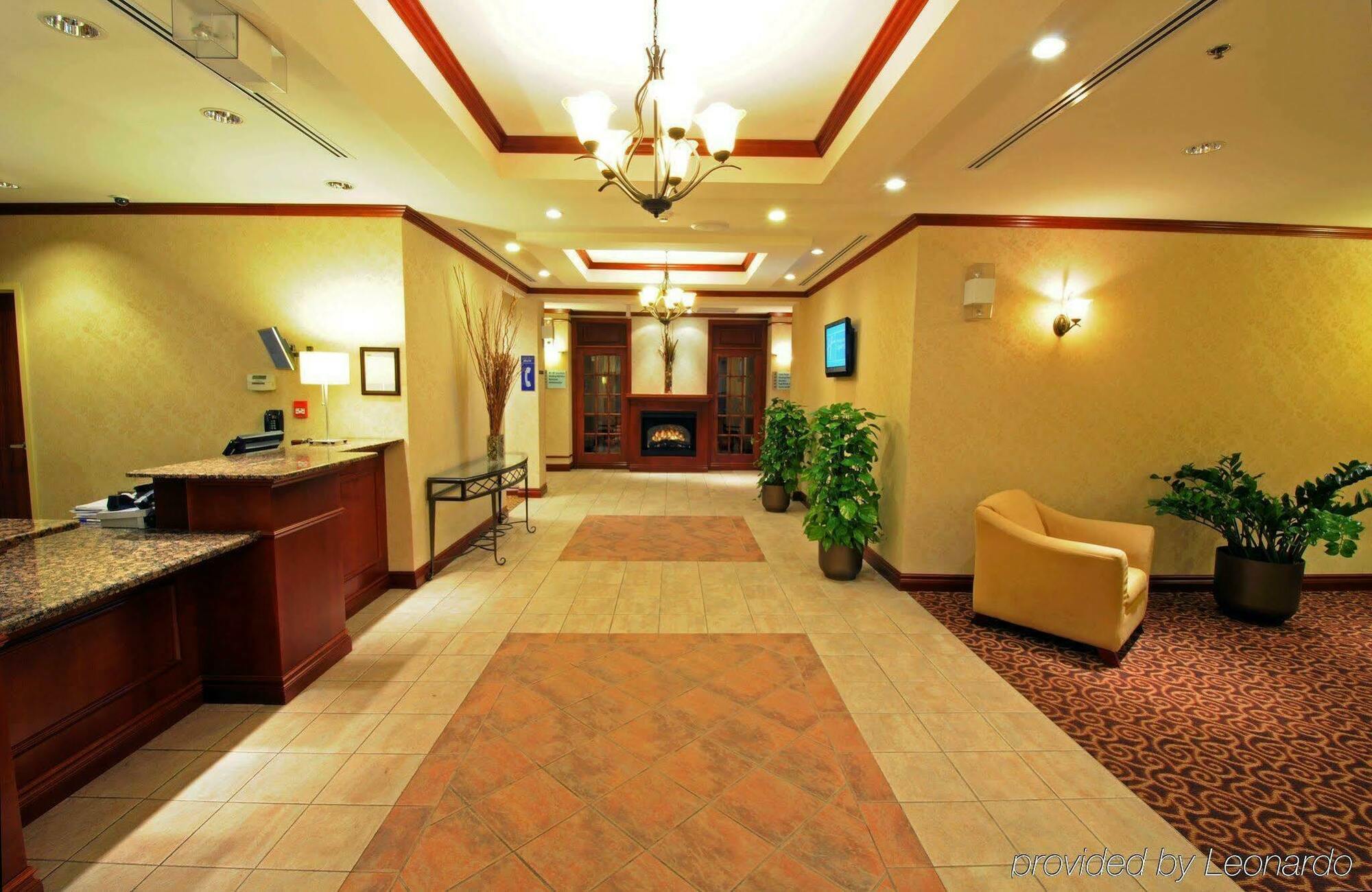 Holiday Inn Express & Suites - Belleville By Ihg מראה פנימי תמונה