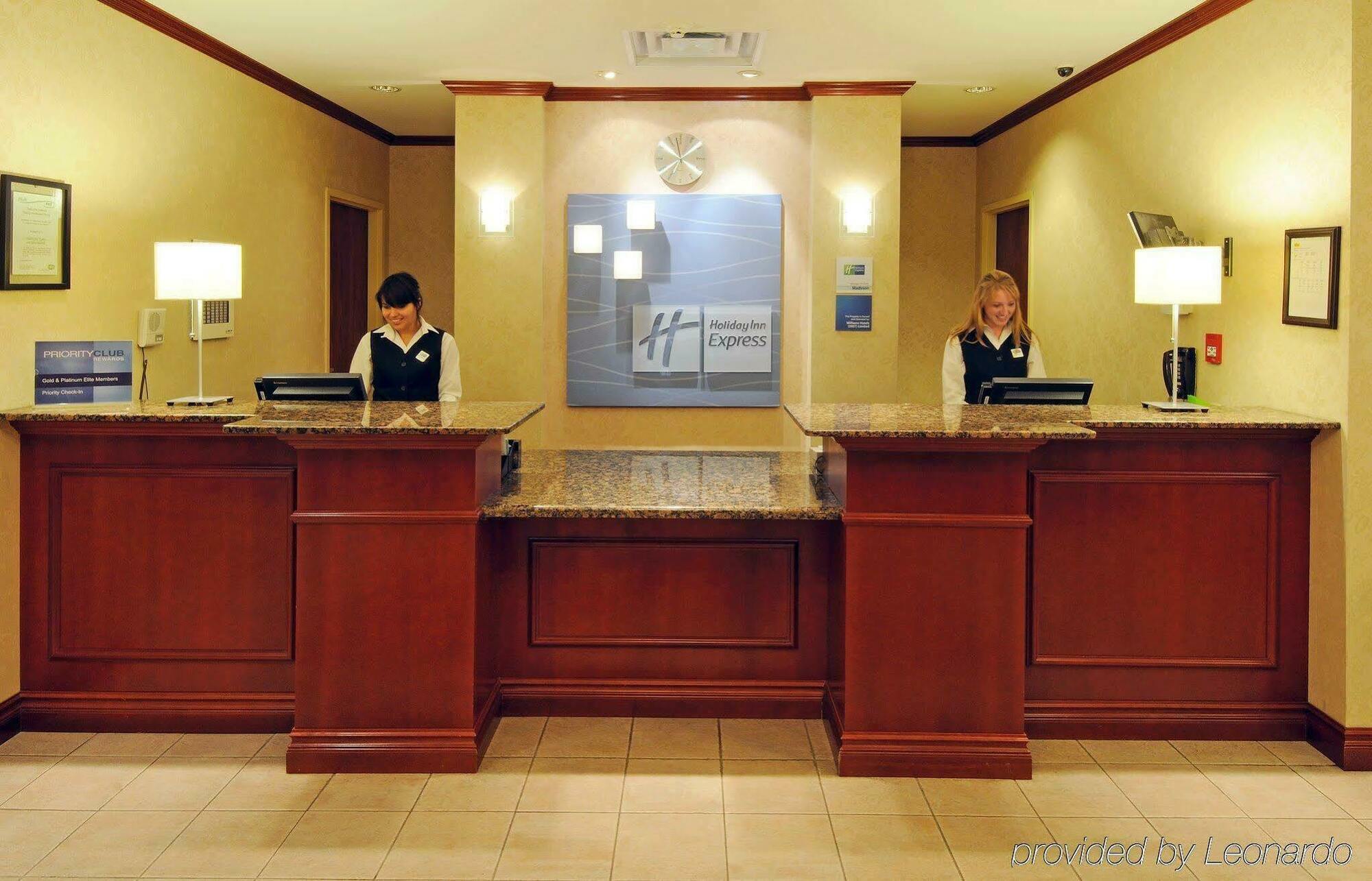 Holiday Inn Express & Suites - Belleville By Ihg מראה פנימי תמונה