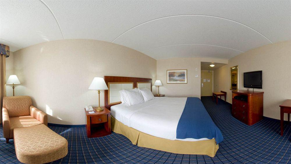 Holiday Inn Express & Suites - Belleville By Ihg מראה חיצוני תמונה